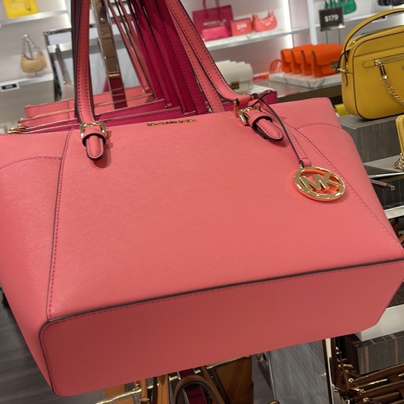 MICHAEL KORS Charlotte Large Leather Top-Zip Tote
Tea Rose - Picture 14 of 16